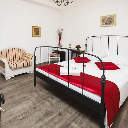 斯普利特普莱尔套房酒店