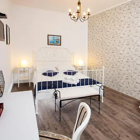 招待所 斯普利特普莱尔套房酒店